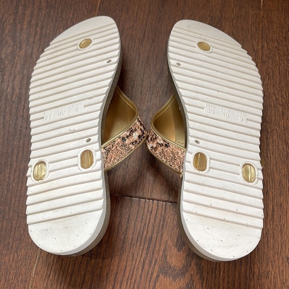Lia gold Snakeskin Flip Flops Size 9 - Picture 4 of 5